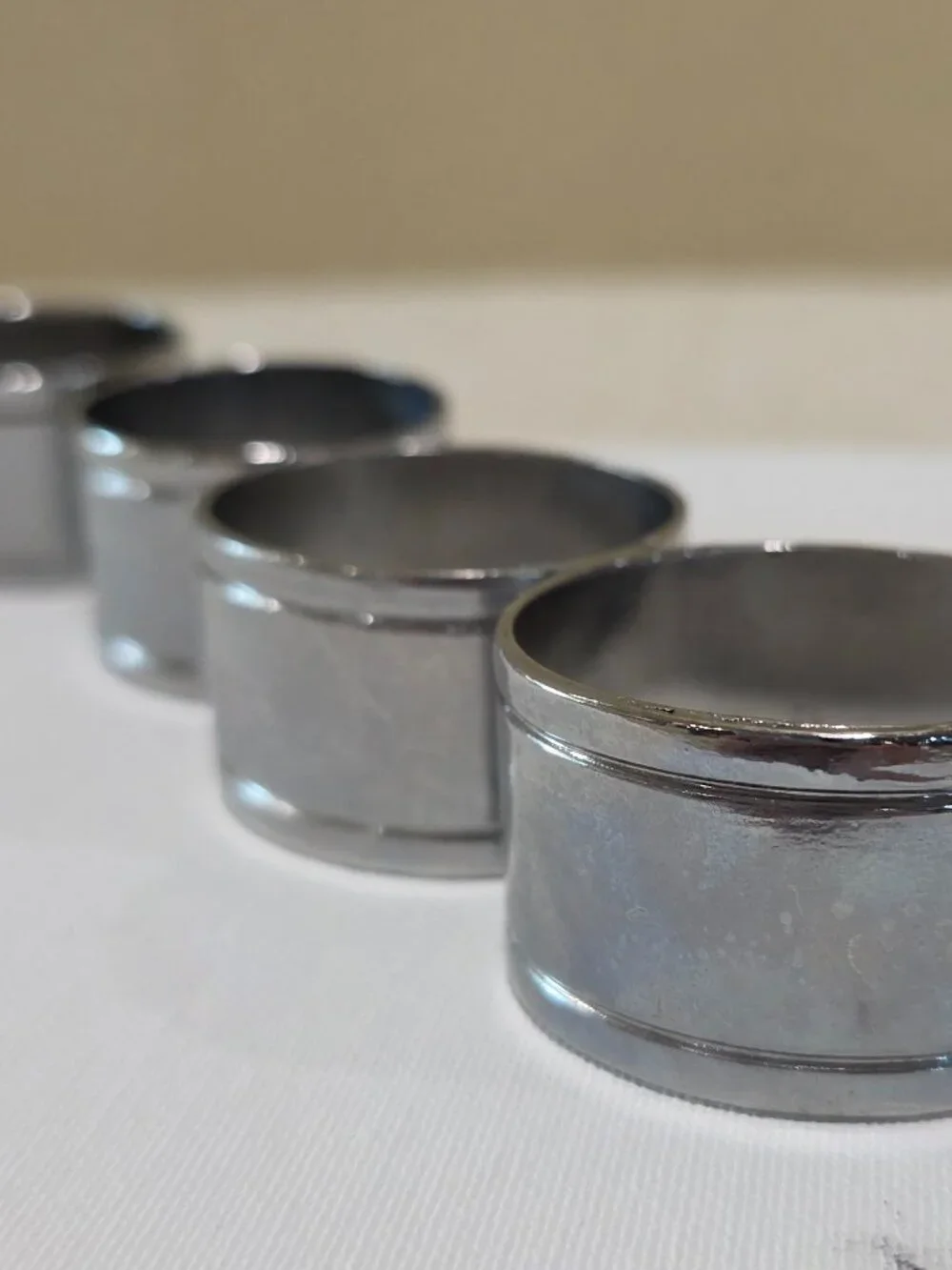 Vintage MCM Retro Chrome Metal Oval Double Line Accent Napkin Rings x 4